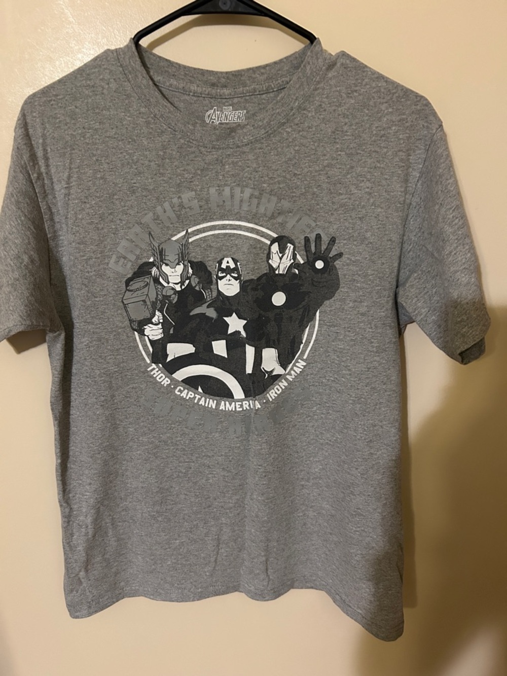 Marvel Gray Short Sleeve men’s Tee with Avengers Graphic medium